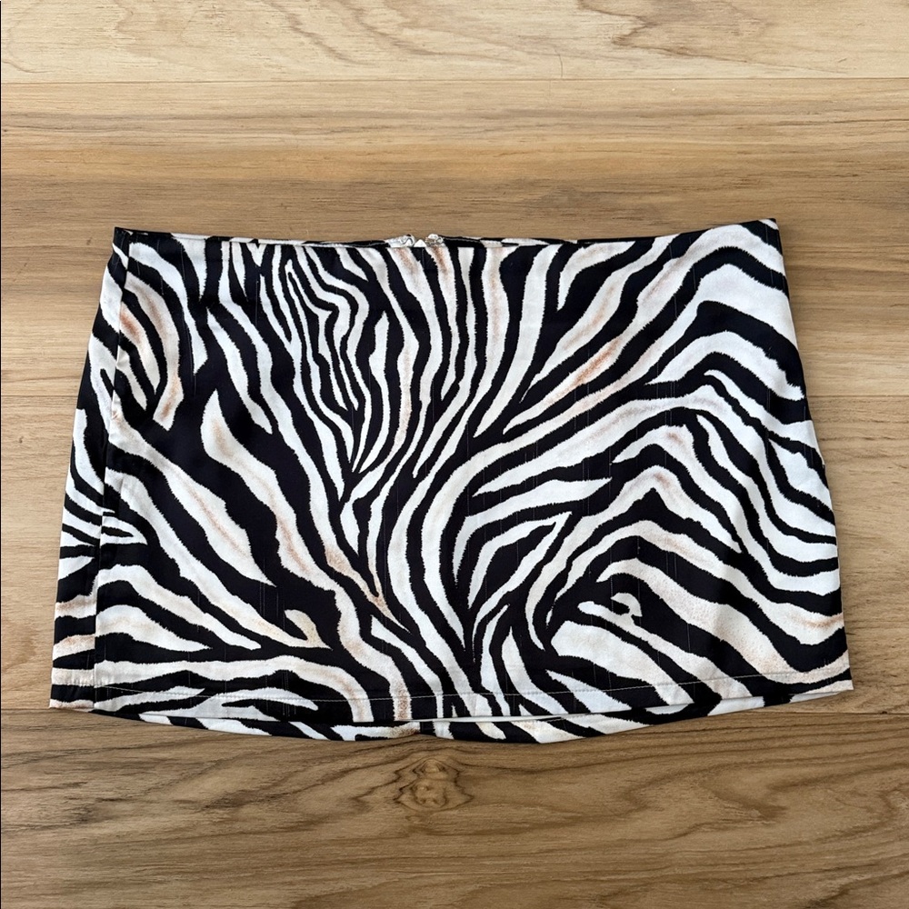 superdown | Theresa Micro Mini Skirt (Zebra)